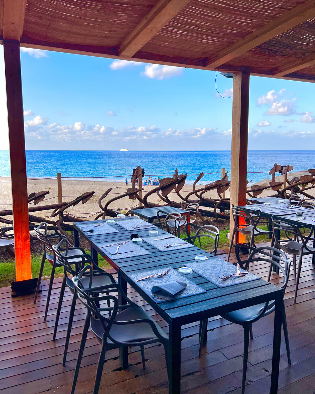 vista sul mare del ristorante tonnara bordonaro a palermo